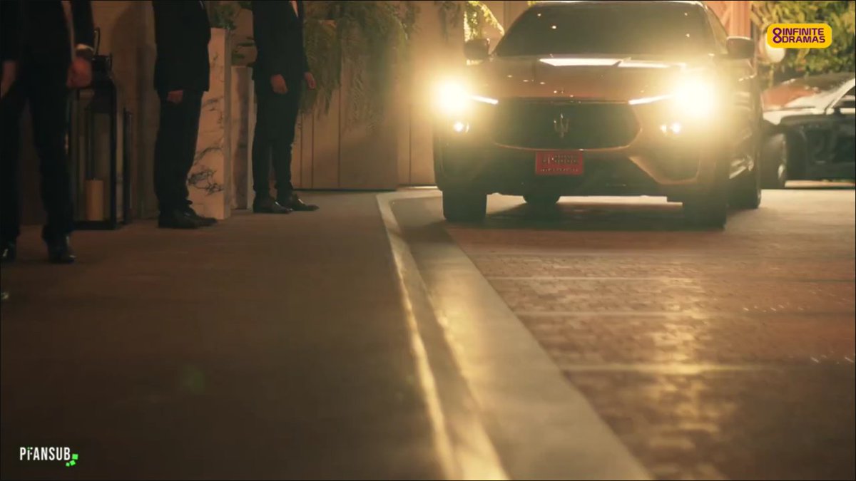 Isaac37852584's tweet photo. #KinnPorscheTheseries produção de milhões! $$$ só o luxo esse BL, parece os clipes da Anitta https://t.co/mWKBZEHqGc