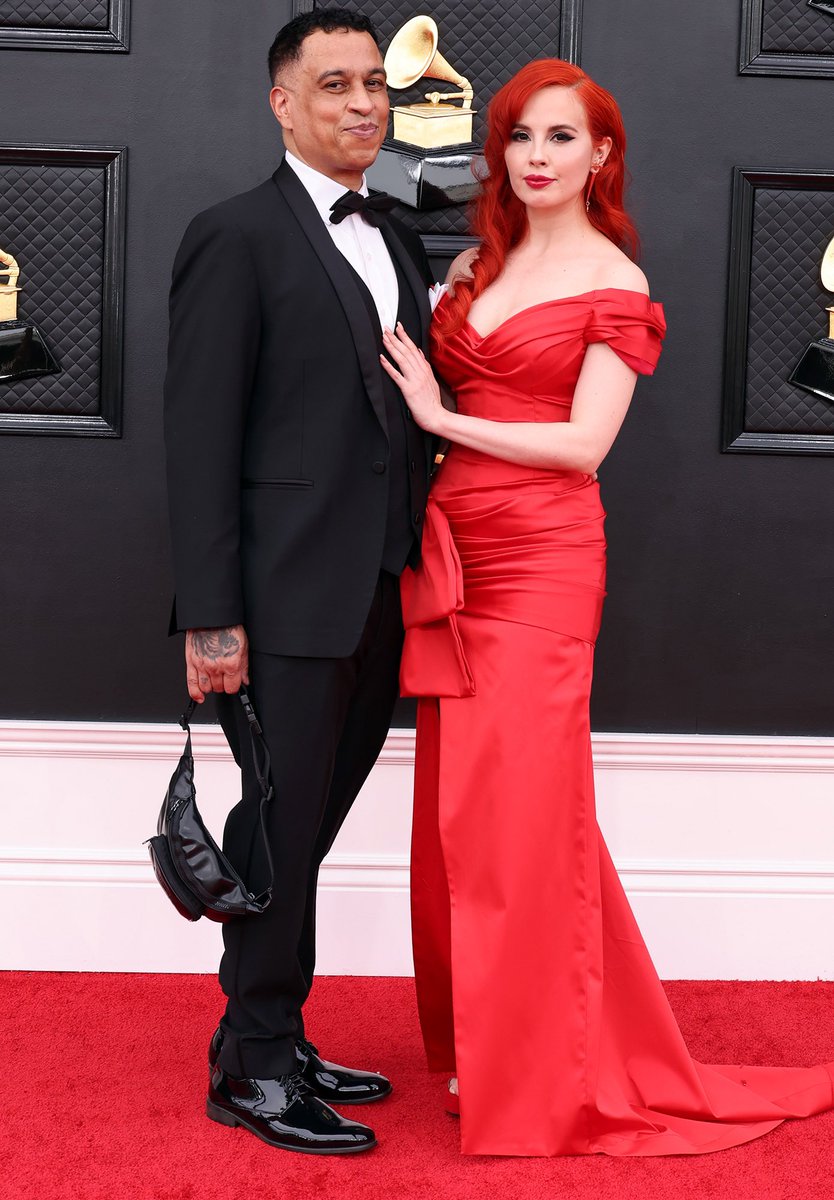 mumbot's tweet photo. 👀 Look at this handsome Grammy nom @SmurffedOut and his stunning partner @azulettecosplay !!! ❤️🔥
#GRAMMYs #sergiovega #azulettecosplay #LFGhost @The_GhostClub #hourglassreversal https://t.co/yOF2mwD01z