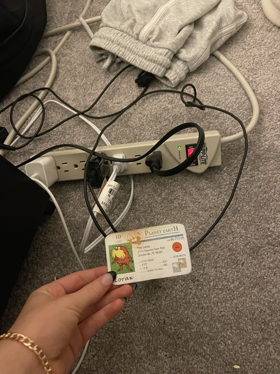 JosiePiazza's tweet photo. this extension cord is a source of energy! i try to unplug as many cords as i can to conserve energy. #apesenergy @franklinlorax https://t.co/yECrDOUARc