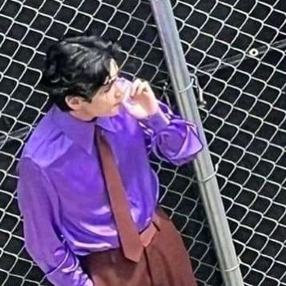 vvsooyaa's tweet photo. KIM TAEHYUNG SMOKING OUT THE WINDOOOOOWWW https://t.co/CMKQyTCjtY