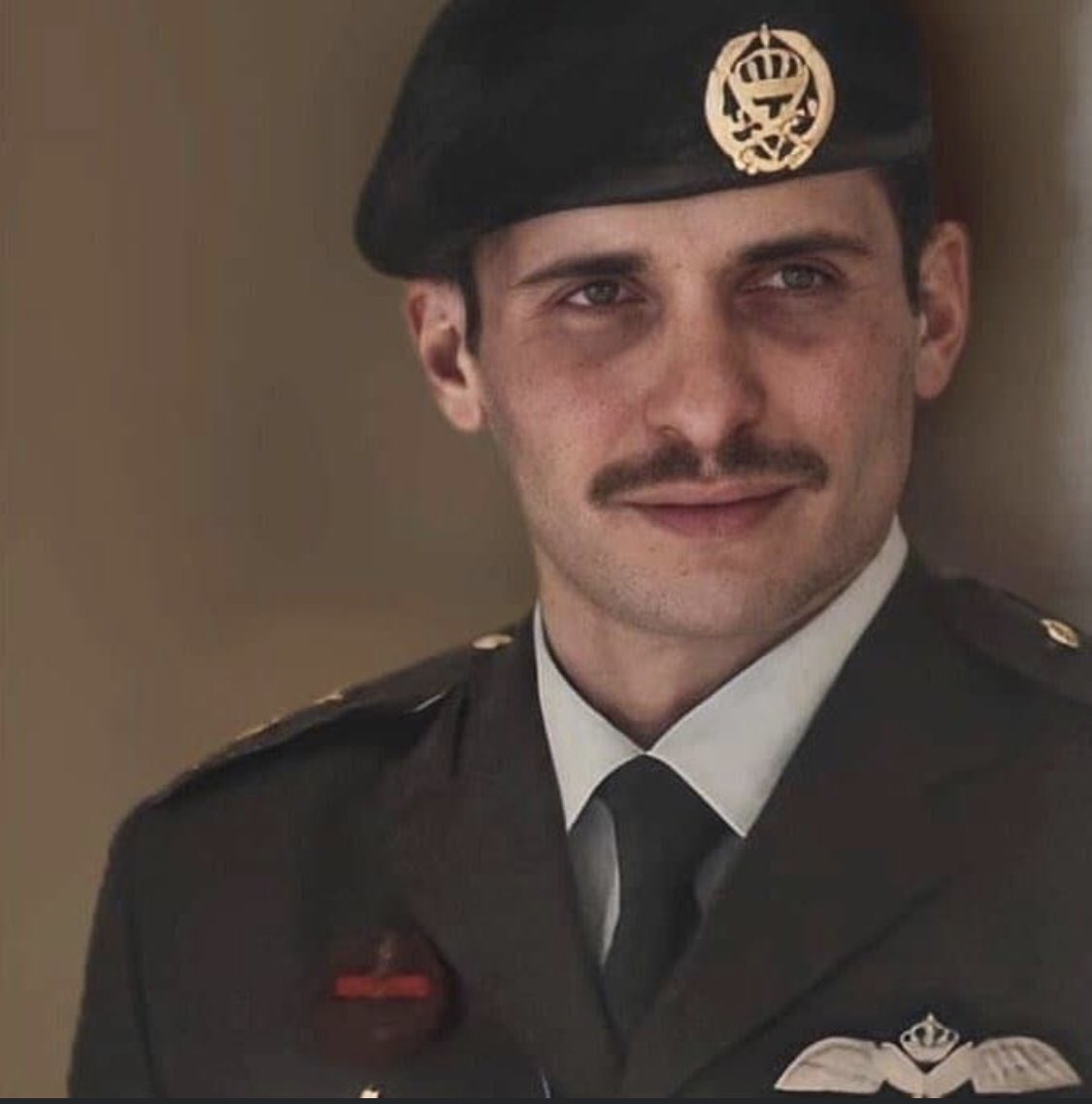 HHemsi's tweet photo. ما قيمة الناس الي في مبادئهم … لا المال يبقى ولا الالقاب والرتبُ #حمزة_مش_امير_حمزة_وطن #الامير_حمزه https://t.co/WJQdPS2fKR
