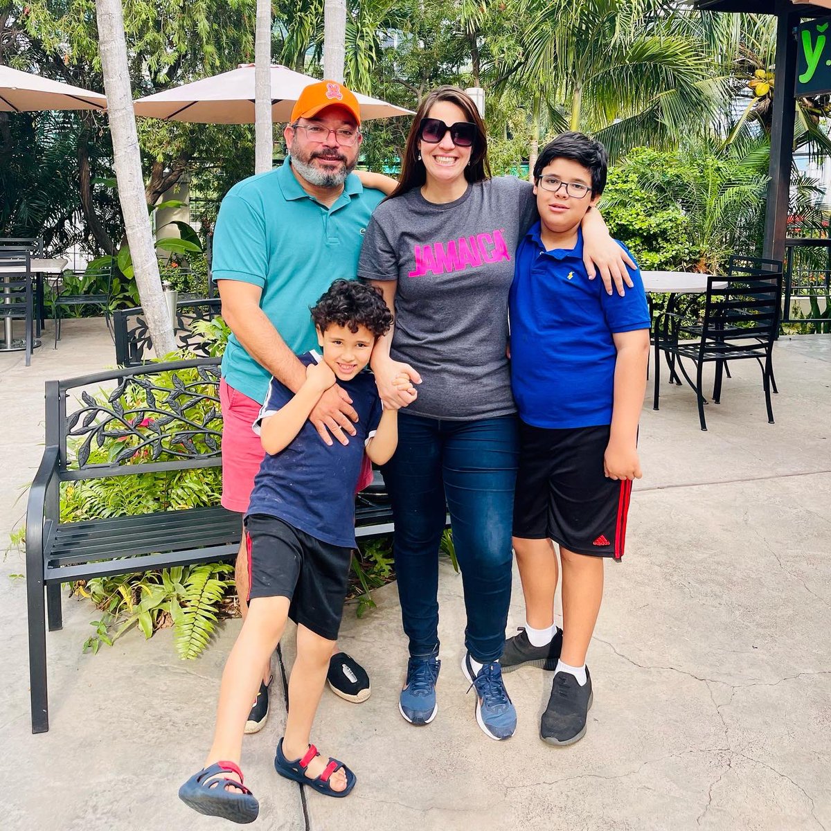 Angieshakira's tweet photo. Happy Dominican Family here, in Love with Jamaica 🇩🇴❤️🇯🇲
#onelove #sundayfamilytime #nuestravidaenjamaica #beautifuljamaica #soblessed #mifamiliaesmitesoro https://t.co/mwRg9O9QHL