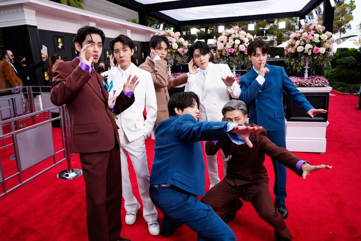 Eli17546272's tweet photo. @TNTLA #GRAMMYsTNT #BTS #BTSARMY Army 💜💜💜💜💜 Woooo !! 🥳🥳 https://t.co/HyAh6hdV9F