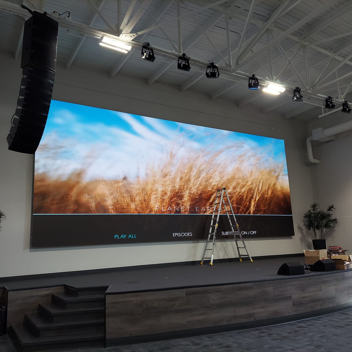 MurphysLedSigns's tweet photo. Business is picking up more and more. MLS Services is fixing  and/or installing one LED wall at a time. Please contact us for more info. #LED #Wichita #ledservice https://t.co/BhZwLCCpiZ