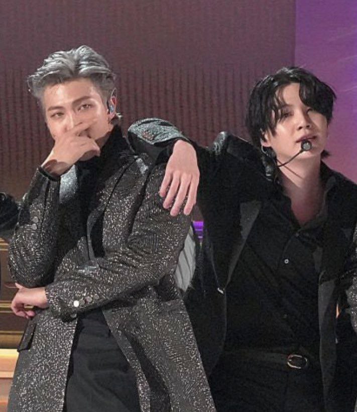 AngelaMatsumot9's tweet photo. мамочки 🤒🤒 

#YOONGI #NAMJOON #SUGA 
#BTSxGrammys https://t.co/WiCA7wulxH