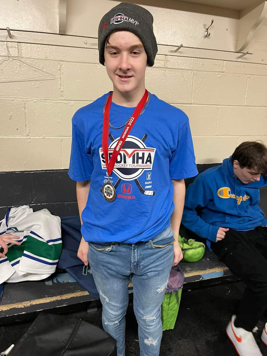 Congrats to our <a href="/SEDMHA/">SEDMHA Tournament</a> U15B Tourney MVP Mark Penney &amp; our Captain and WOTG Kyle Button on the silver medal win against our own <a href="/U15AWarriors/">U15A Paradise Warriors</a> today! These two powerhouses bring stellar endurance and exceptional leadership every single shift! 👏
#rightonthebutton 
@PmhaWarriors