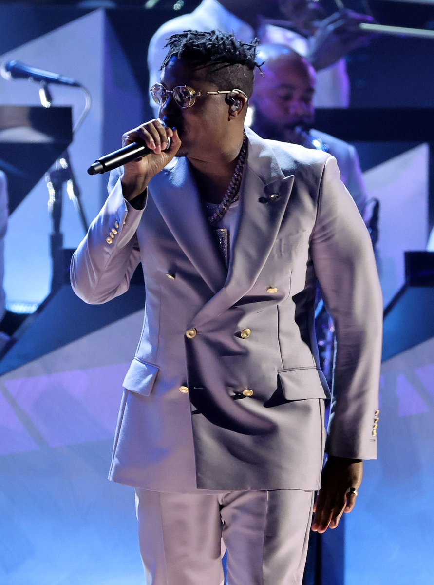 99Jams's tweet photo. Hip-hop legend who’s been in the game for over three decades, @Nas just hit the #GRAMMYs stage! And one time for Jackson, MS’s own @mikeburton (pictured in first shot behind #Nas) playing saxophone in this year’s @RecordingAcad band! #MSStandUp
📸: Getty Images https://t.co/odh3D00xEf