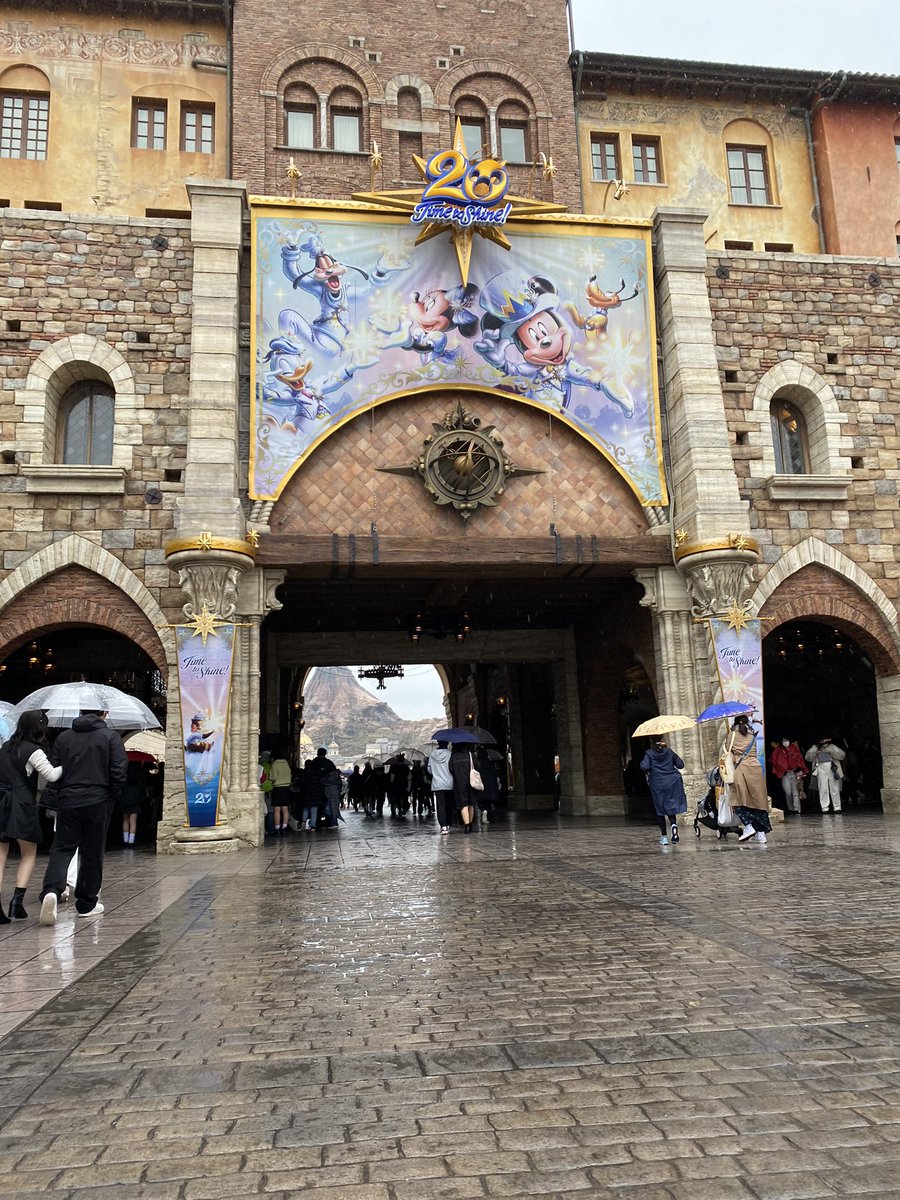 asa_Disney_'s tweet photo. 雨の中、久しぶりのイン！ https://t.co/ycZU2hZVbF