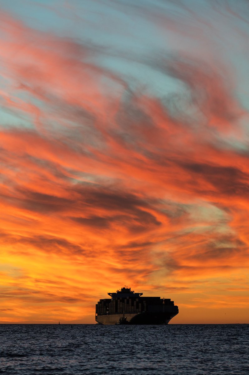 Gm all. Happy Monday, hope everyone has a great week! Here's a crazy sunset captured last month 🔥

#wanderoutyonder #holidayherethisyear #sunset