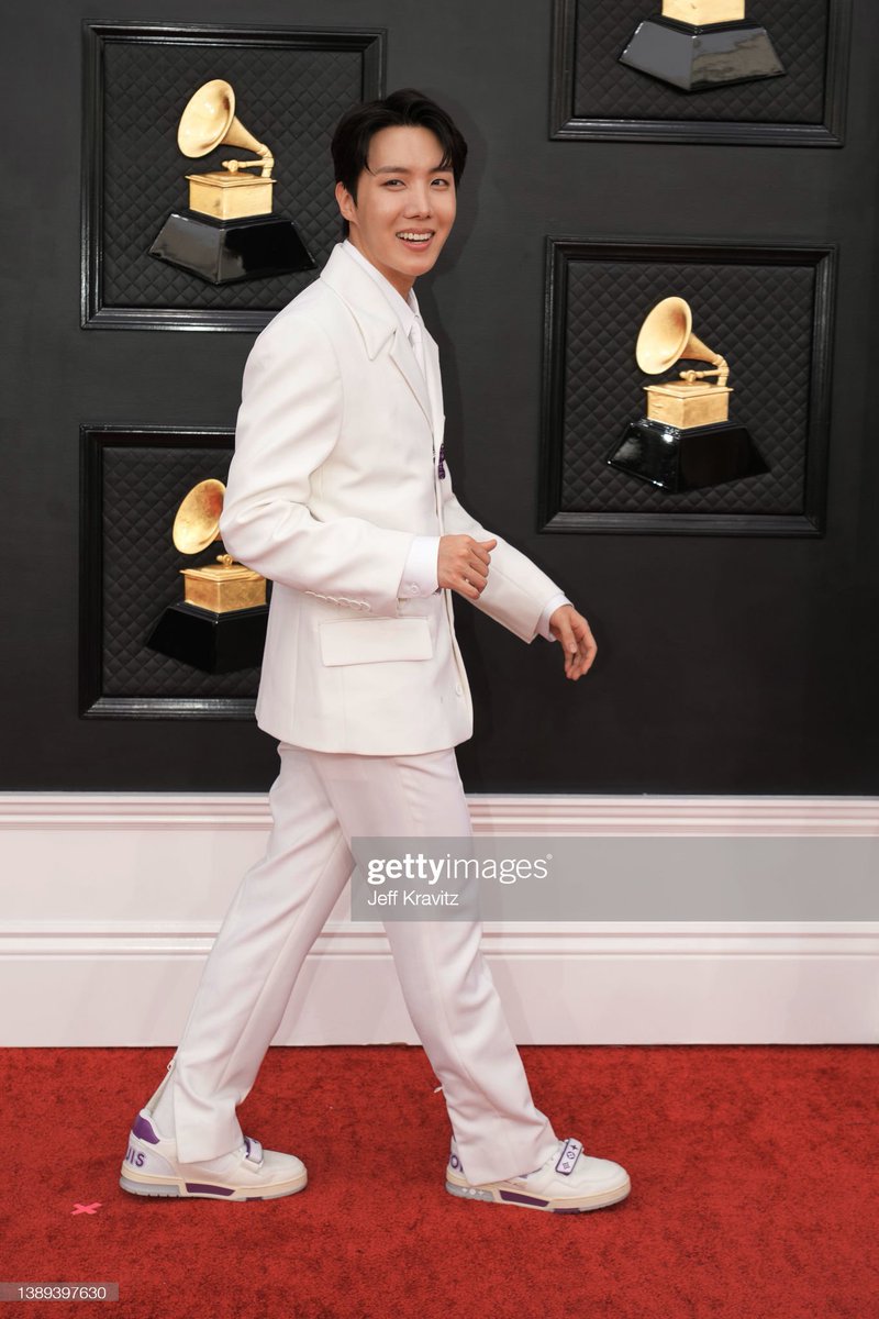BTSdailyinfo's tweet photo. [PHOTOS] 220404 @BTS_twt 

64th Annual GRAMMY Awards - Arrivals (via gettyimages) 

#BTS #방탄소년단 https://t.co/Clyyb6DXnn
