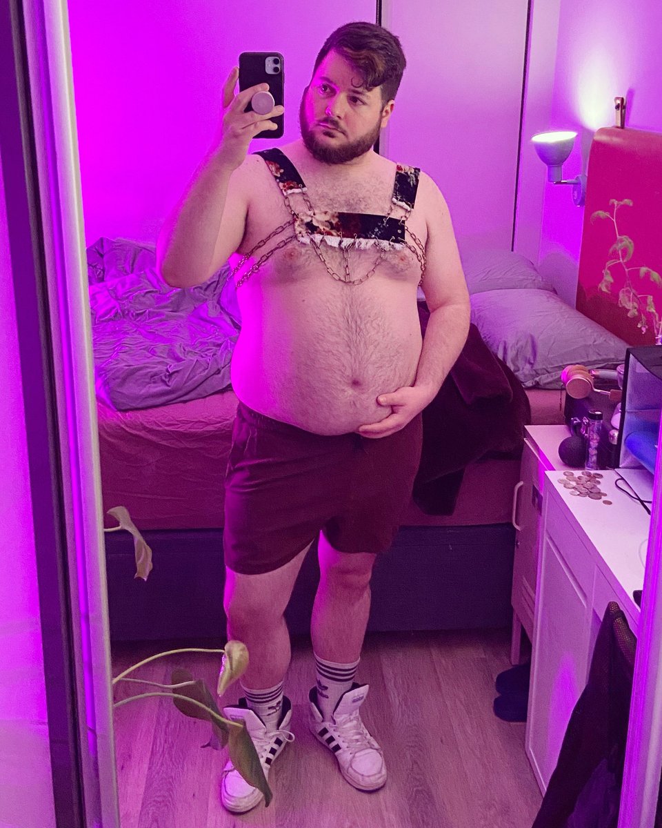 GreyDoryan's tweet photo. Might need to take this velvet harness I made a couple years ago out for a spin again soon.
#BearsNation #bearsoftwitter #gaybear #chunky #chunkygay #bearsub https://t.co/AbcI3kvyrb
