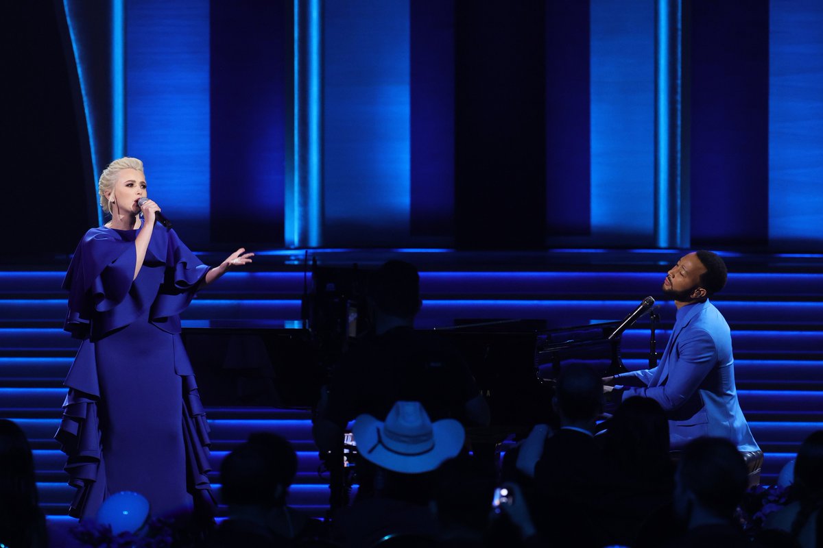 RecordingAcad's tweet photo. We’re honored to welcome Ukrainian musicians #SiuzannaIglidan, @Mika_Newton, and poet #LyubaYakimchuk to the #GRAMMYs. 

Our hearts and our stage hold a special place for the people of Ukraine. https://t.co/CFV1bcR4hN