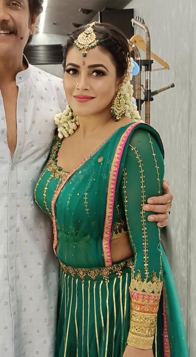 Poorna New (Shamna Khasim): The Talented and Glamorous Malayalam Actress | iiQ8 heroine