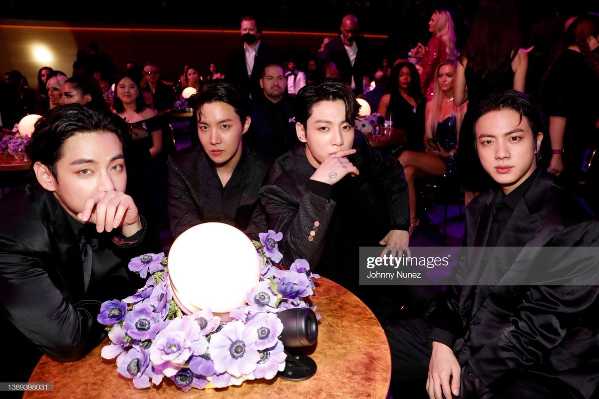 btspicstwt_'s tweet image. [📸PHOTOS] @BTS_twt Jin, Jhope, V &amp;amp; Jungkook at the 64th #GRAMMYs Awards 

[source: gettyimages]