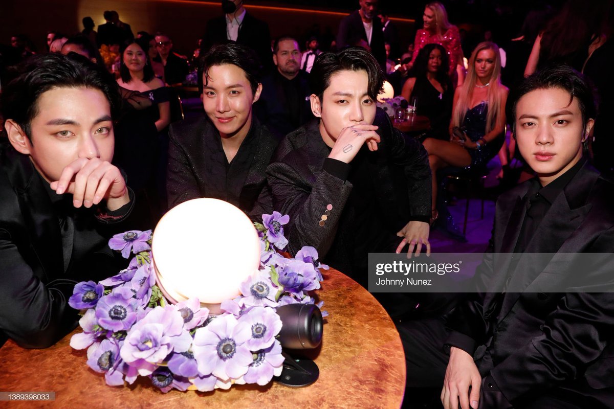 btspicstwt_'s tweet image. [📸PHOTOS] @BTS_twt Jin, Jhope, V &amp;amp; Jungkook at the 64th #GRAMMYs Awards 

[source: gettyimages]