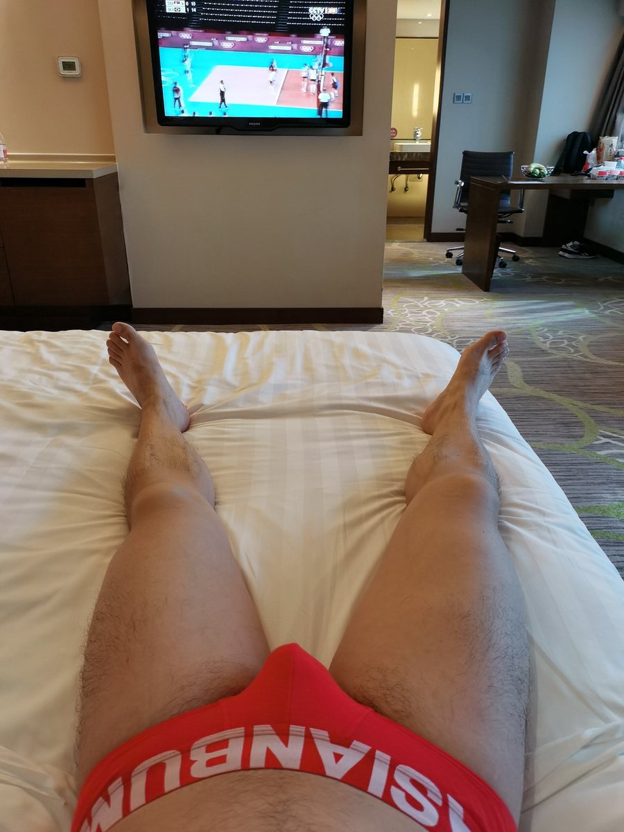 Friter_nut's tweet photo. 对三角的一种着迷在于
从两侧延着裤边摸到蛋蛋就还挺有意思 https://t.co/Y5VK0GKnsi
