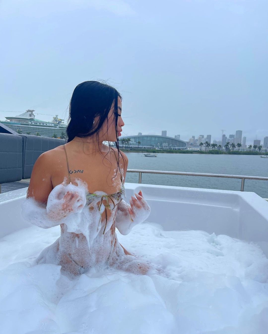 lacey laid on Twitter: "RT @cainguyenn: would you get in with me? 🫧 https://t.co/VEkbb2prfl