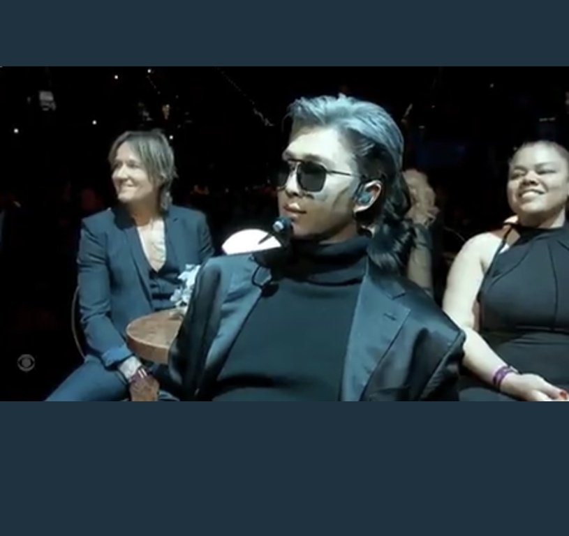caligirlontexas's tweet photo. Wow what a entrance #Jungkook #SUGA #JIMIN #RM #BTSGrammy https://t.co/7tSKHblXOn
