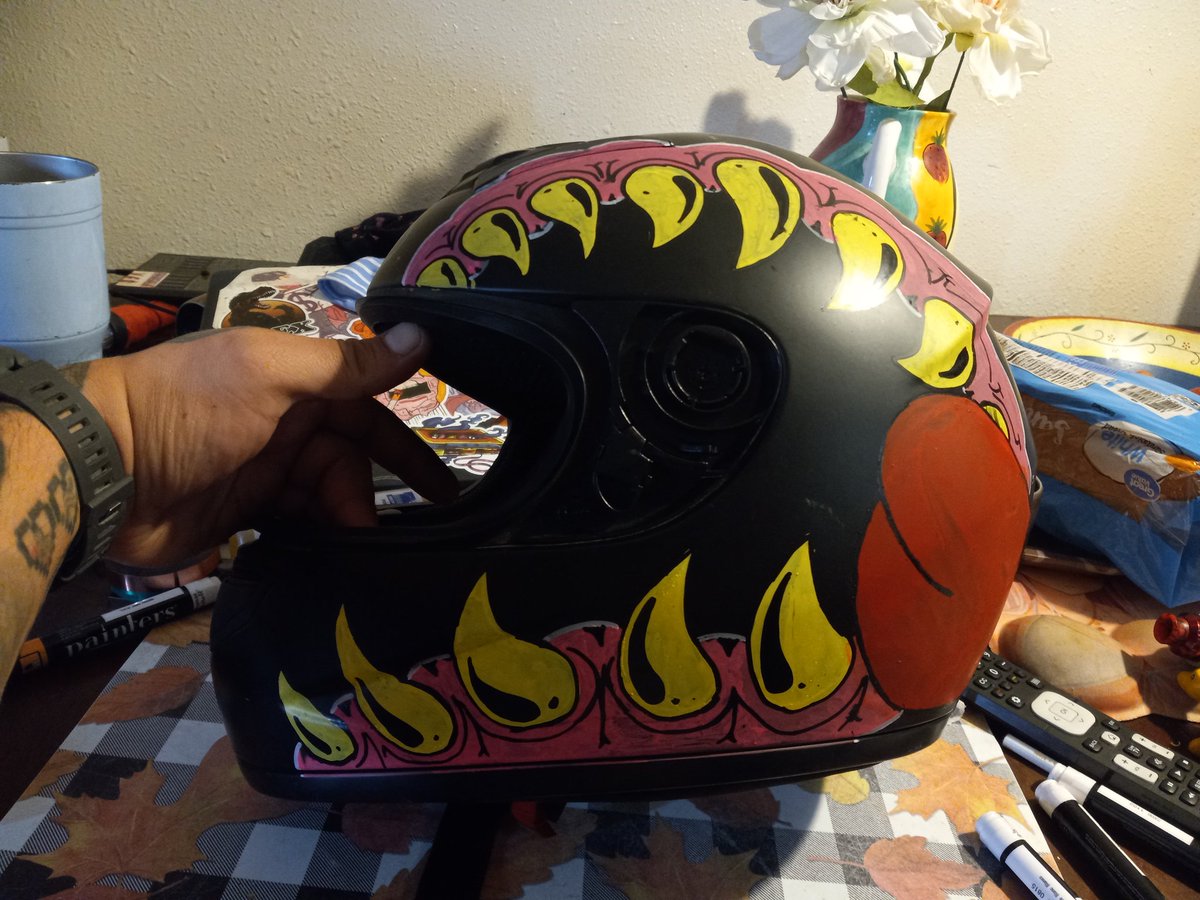 DRIPPINGnft's tweet photo. Artist blocking hitting hard but I doodled this on my helmet.#nftart #artist #drawing #2wheelsdown https://t.co/xxotWW23aU