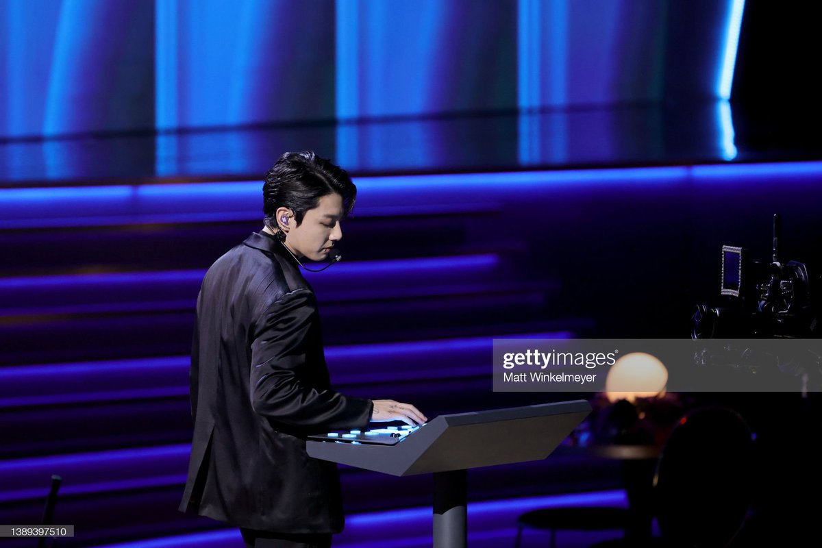 BTSdailyinfo's tweet photo. [PHOTOS] 220404 @BTS_twt 

BTS performs onstage during the 64th Annual GRAMMY Awards (via gettyimages) 

#BTS #방탄소년단 #RM #JIMIN #JUNGKOOK https://t.co/eiNSSvfRL2