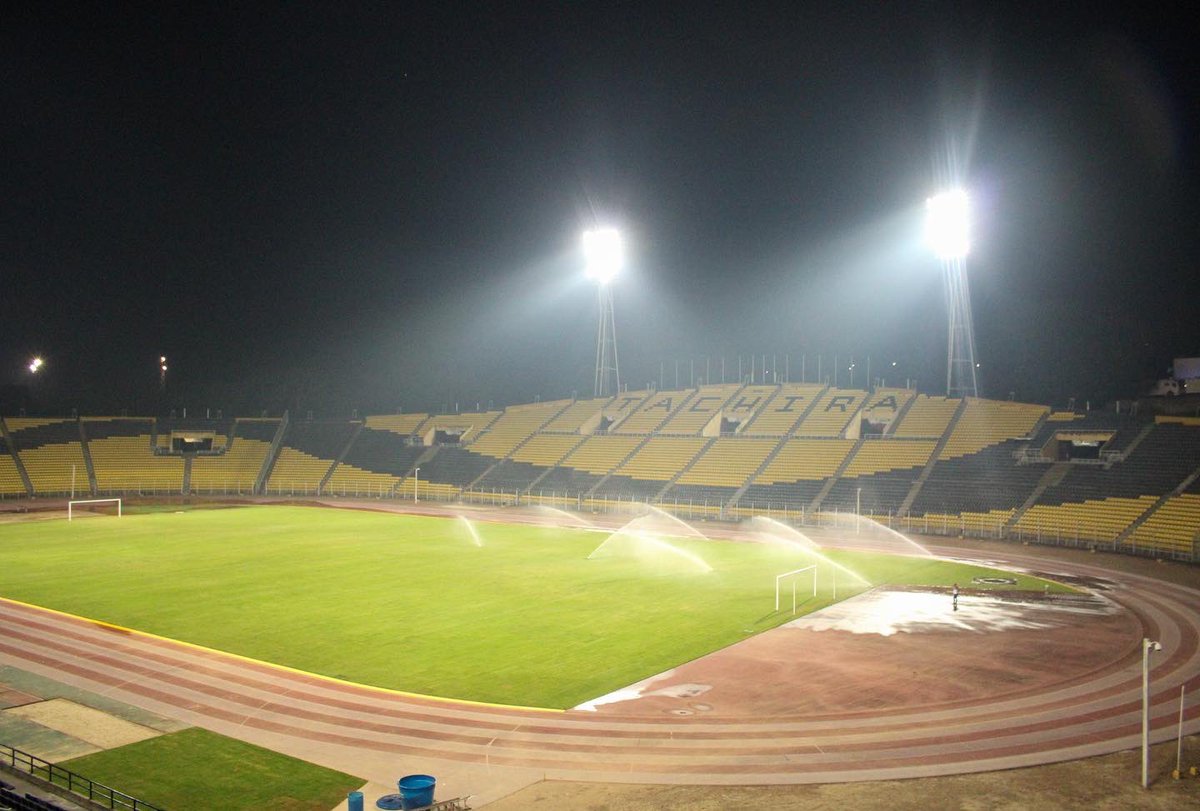 DvoTachira's tweet photo. 😍 ¡Feliz noche, Aurinegros! 😍

#ALlenarElTemploVsElCampeonDeAmerica 💛🖤 https://t.co/FRqGG2d0fJ