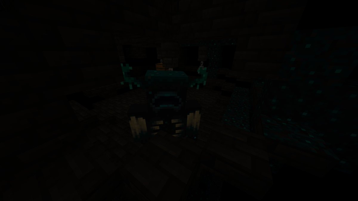 JammersXAM's tweet photo. This is terrifying. The #Minecraft Warden changes the game for sure. I stumbled upon an ancient city, and barely escaped lol https://t.co/FtG3ug1SvW