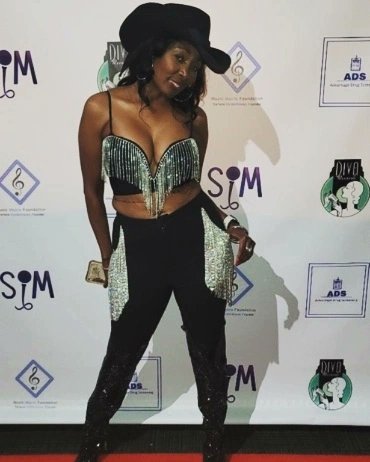 BreiCarter's tweet photo. Oh So Grateful! I've learned to Appreciate where I am in my
journey even if it's not where I fully want to be. Every season serves a purpose! Never forget how blessed we are even in the midst of a storm! Just keep smiling! #grateful #blessed #simjam #vegas #breicarter https://t.co/o7uc48nKlI