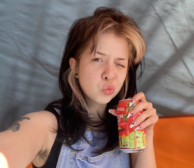 I got 2 sides: 😚   or    😜 https://t.co/8HNZu7A7ud