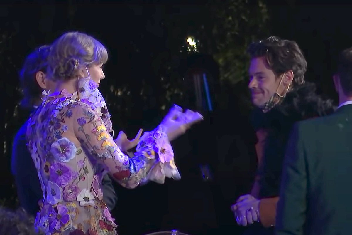 UVXHSLT91's tweet photo. 2021 HAYLOR 2022 TAYLANA https://t.co/llNWH7tTyB