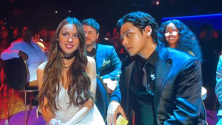 NonieParedes's tweet photo. YOU BETRAYED ME AND I KNOW THAT YOU'LL NEVER FEEL SORRY FOR THE WAY I HURT YEAH YOU TALK TO HER WHEN WE WERE TOGETHER sjahajksdkidjabakskdjxyhsbaka 🥲
#BTSxGrammys #taehyungxolivia #BTSARMY #BTS_Butter #BTSGrammy #TAEHYUNG https://t.co/kMB7cNSx73