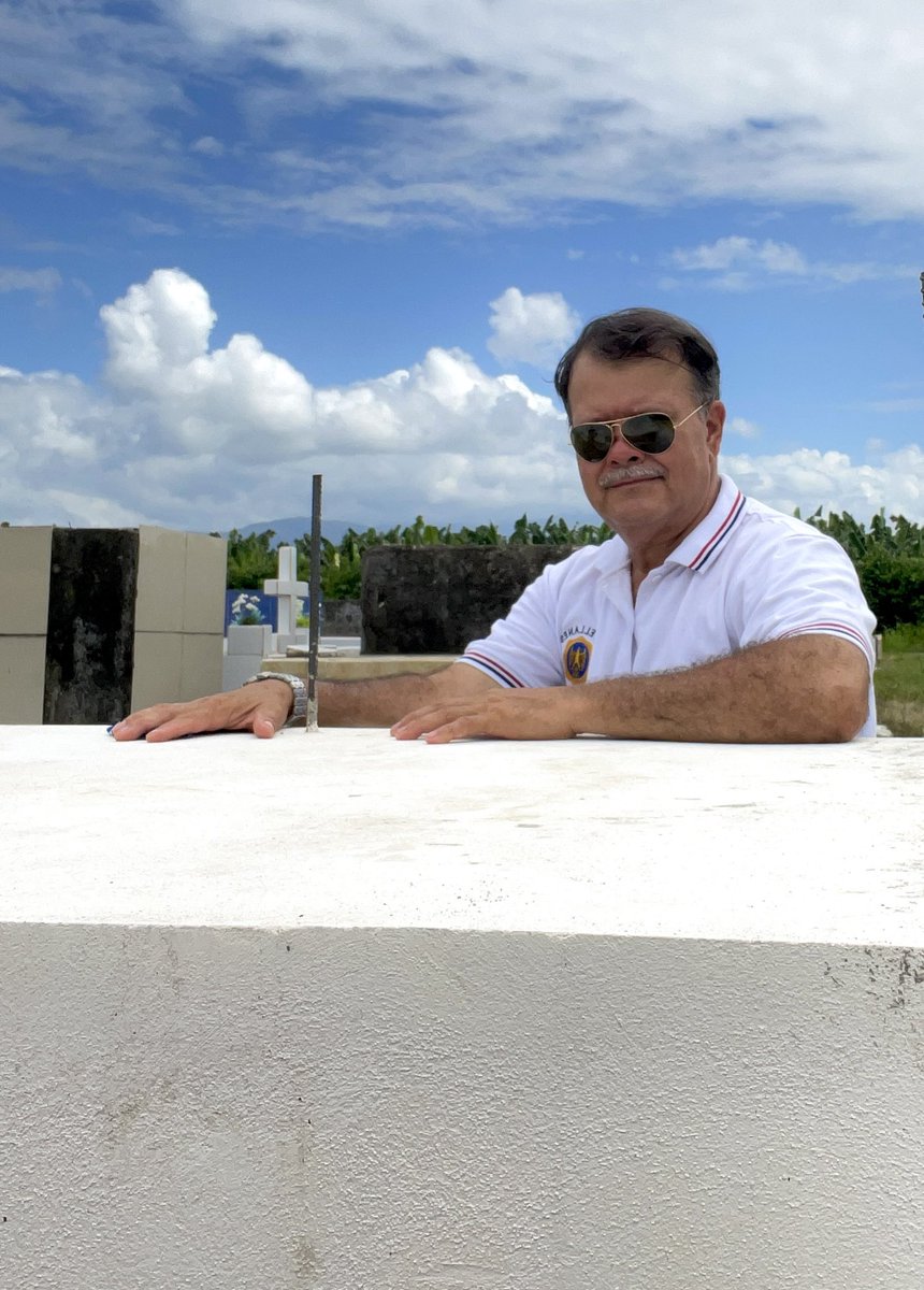 Mi día comenzó a la par de mi eterno amor. Hoy la fiesta electoral me distrajo un poco, pero al caer la tarde vuelvo en si y claro, tú no estás. 💔