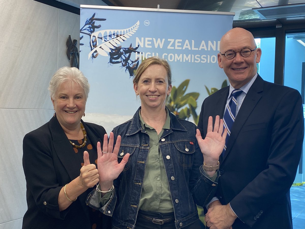 NZAustralia's tweet photo. Former New Zealand 🇳🇿 High Commissioner to Australia 🇦🇺 &amp; current Chief Executive &amp; Secretary of @MFATNZ Chris Seed returned to Canberra last week and met with our High Commission team along with AUS Divisional Manager Dawn Bennet. https://t.co/t4KhmoXHrF