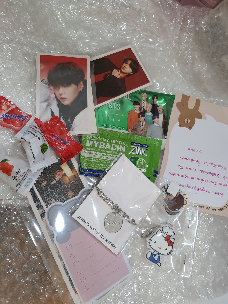 pealr85's tweet photo. ได้รับของแล้วค่ะของแถมจึ้งมากกแพ็คน้องมาดีมากๆด้วย 
#FriendSeoulso https://t.co/NlHD7Wvr8s
