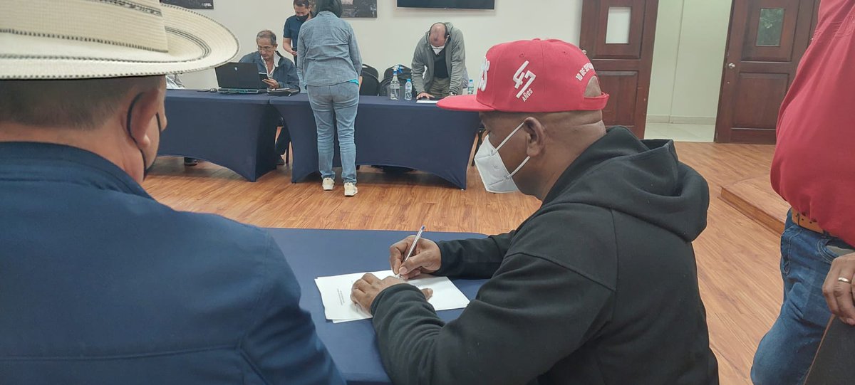 SipuFRENADESO's tweet photo. https://t.co/zu2UNWj2tR

EN DIRECTO  ANUNCIO DEL SUNTRACS  DESDE EL MITRADEL PANAMÁ.

4 de abril de 2022.
@PalabraPublica1  @criticaenlinea @MetroLibrePTY  @Informapty507 @TReporta @tvnnoticias @nexnoticias https://t.co/jWwJvYYuXl