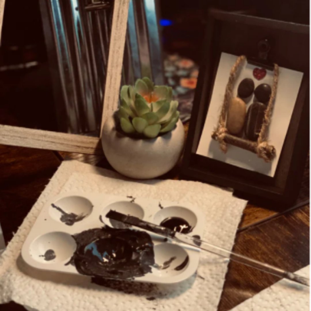 PebblesBC's tweet image. Just doing a lil creating.... 

~~ #playfulpebblecrafts #beachlife #westcoastart #handpainted #paintedrocks #pebbleart  #paintedrockscanada #pebbleartist #proudlycanadian #beachcombing #followme #etsyshop #etsyseller 

 ~~ linktr.ee/PlayfulPebbleC…