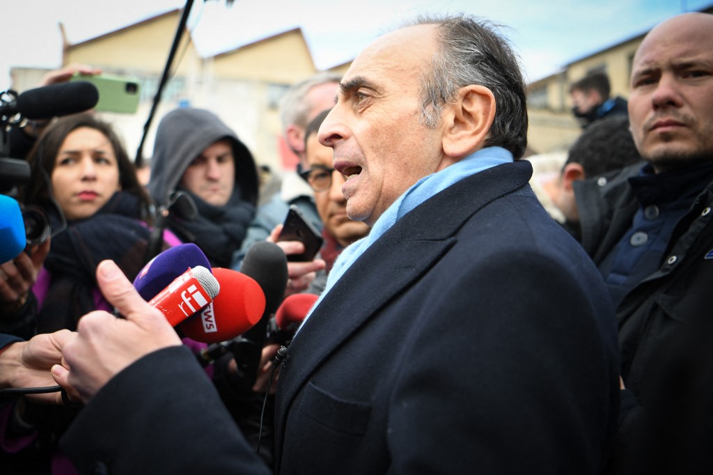 BFMTV's tweet photo. 🔴 EN DIRECT
S'il est élu, Éric Zemmour promet qu'il expulsera "1 million de personnes"
https://t.co/qcLAjPZKyA https://t.co/Nf4kW8JlUh