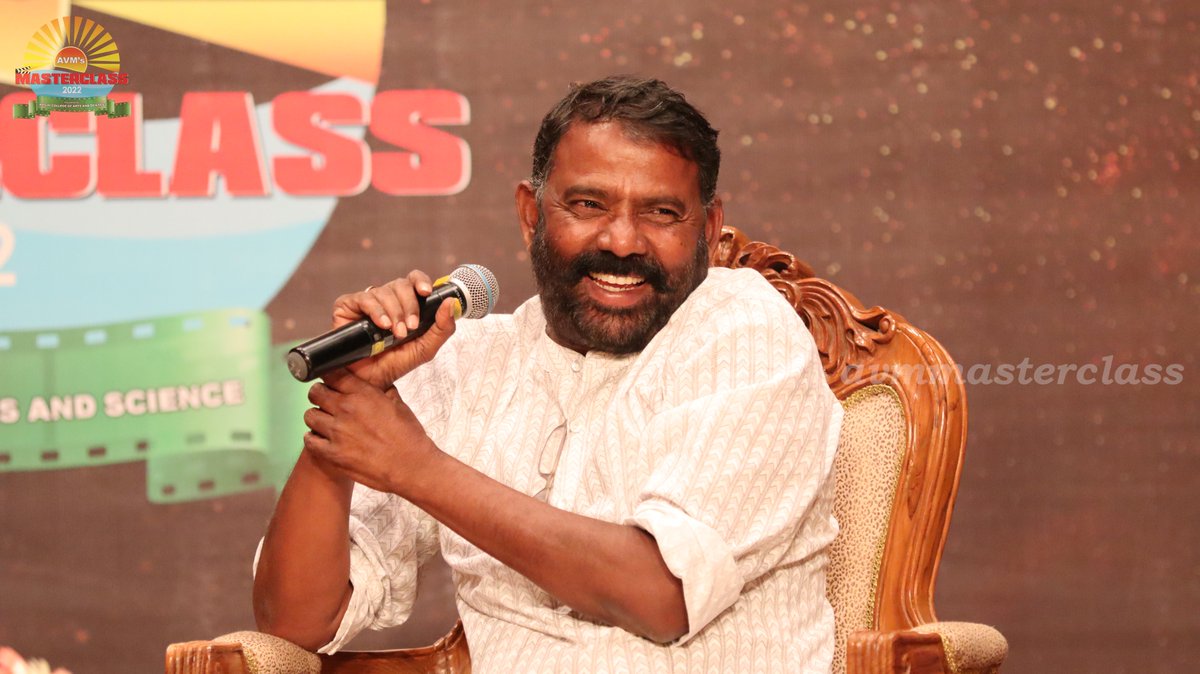 avmmasterclass's tweet photo. DAY 2:
//On-Stage Stories//
🎞Masterclass🎞🖇✂️🖌
Mr. Kathir recalls feeling restless during the early years of his career. This hunger to learn more took him places. It was his passion for drawing and professor's guidance brought him to Art direction. 

#AVMMasterclass2022 https://t.co/aLhSP2n1ax