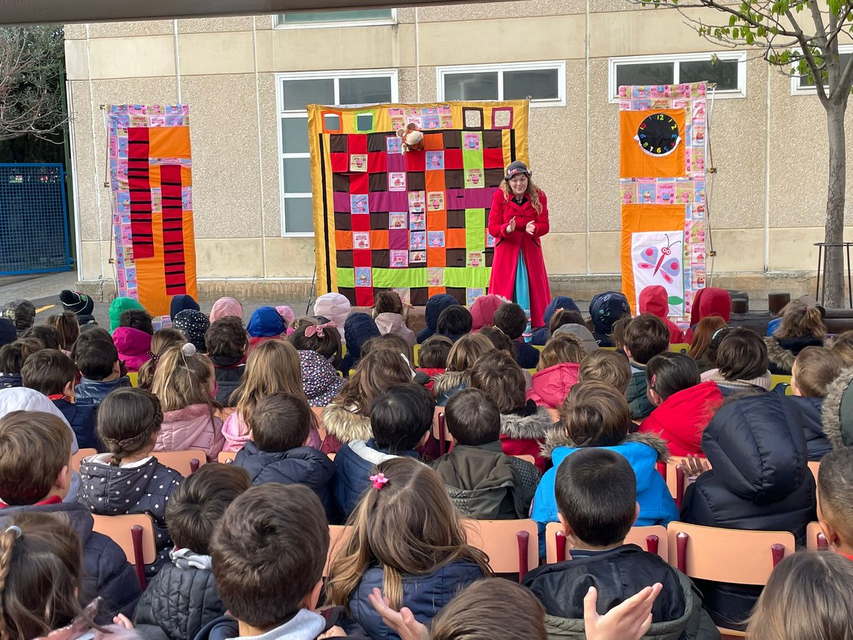 ColegioRomareda's tweet photo. 🤠 ᔕ"ᗰᗩᖇY'S TᖇᗩᐯEᒪS" Forum Theatre &amp; Educationᔕ 🧳🎫
El pasado día 31, en #Infantil disfrutamos de una obra de teatro en #inglés. Nos ayudó a repasar el #vocabulario que estamos trabajando en clase. Estuvo genial y nos divertimos mucho. 💬
🎭 🇬🇧 We had a lot of fun!🇬🇧🎭 https://t.co/2A7tW4MJ2P