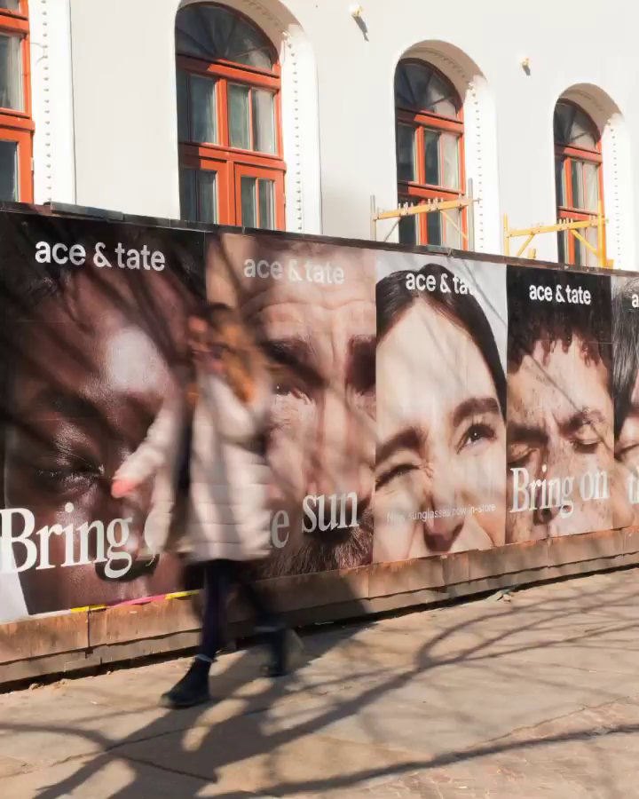 lacriaturacreat's tweet photo. ¿Pueden anunciarse unas gafas de sol sin mostrar unas gafas de sol? Esta campaña demuestra que sí >>> https://t.co/QJZLQ8c22Q https://t.co/QQUJkQOhki
