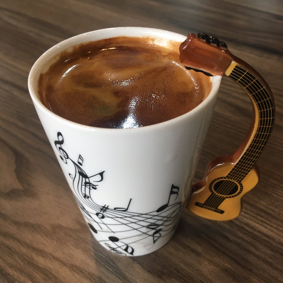 coffeenotes_sa's tweet photo. Only the best #blackcoffee served here @coffeenotes_sa ☕️🎶
@RealBlackCoffee you legend. Congrats on your Grammy. #ProudlySA
@AneleAndTheClub https://t.co/1571yW2zNP