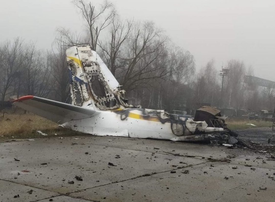jetvvv's tweet photo. #An26, #An74 and #An225 planes, a control tower and an administrative building were destroyed. Planes #An12, #An22, #An28, #An132D and #An124-100-150, hangars were damaged. https://t.co/YI2qgy2jeA