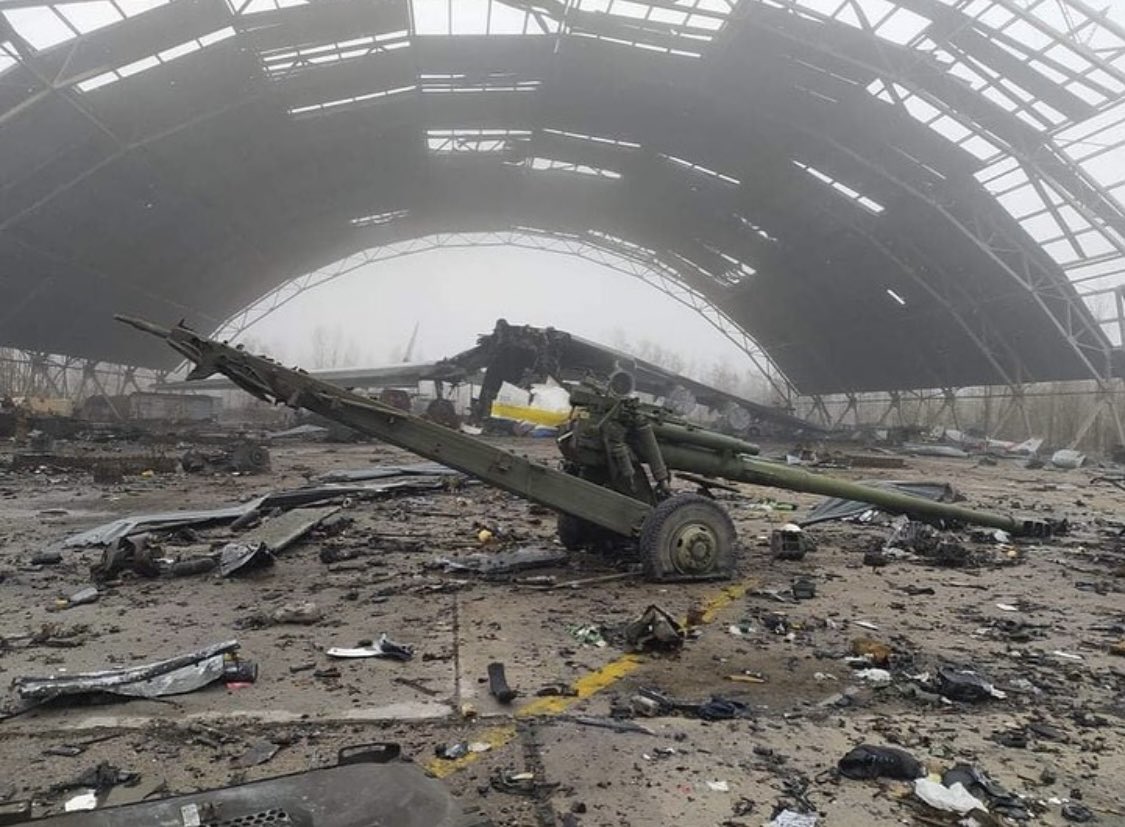 jetvvv's tweet photo. #An26, #An74 and #An225 planes, a control tower and an administrative building were destroyed. Planes #An12, #An22, #An28, #An132D and #An124-100-150, hangars were damaged. https://t.co/YI2qgy2jeA