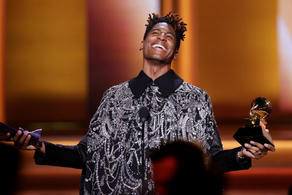 Jon Batiste recoge el premio a álbum del año