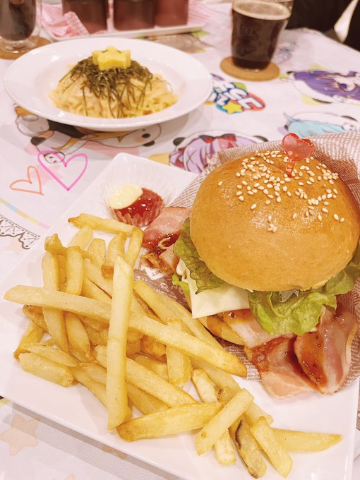 昨日はコラボカフェ最終日✨
わたしも行ってきましたー!!店内可愛すぎ!!頂いたお花もキレイでした😳🌼
メッセージノートも頂きました💕お家でじっくり読んでます☺ほしちゃんとサイン描いたよー⭐

大盛況だったみたいで嬉しいです、、!
皆さんありがとうございました😊🌸
#ぴこほしコラボカフェ 