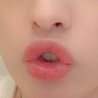 linopouts's tweet photo. lee know's soft mist pouts 🐰🌷

– a thread (by @linopouts) https://t.co/q3nXSFHEMN