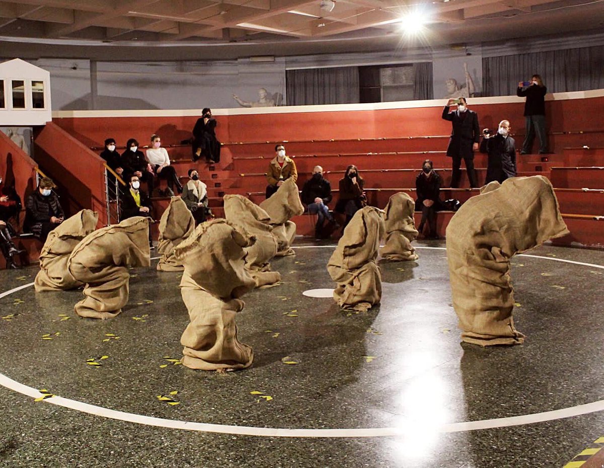 greigburgoyne's tweet photo. Today @greigburgoyne presents #clearing at @unicomplutense #Madrid in making a drawing where is it located? #clearing #performance #Heidegger #Husserl #MerleauPonty #henriMichaux #thing #event #visible #invisiblePresent #drawing https://t.co/Uq3n7YN91O