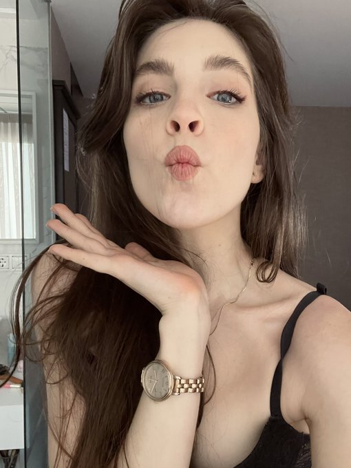 Hi I am online 🧡🧡🧡🧡😘 https://t.co/GrtcZ22RW7