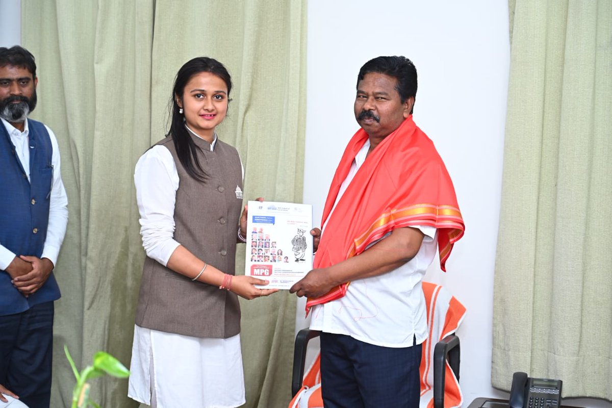 mit_sog's tweet photo. #MITSOG 's MPG 17th batch students interacted with
@Bishweswar_Tudu, Minister of State for Jalshakti & Tribal Affairs, Govt. of India on Day 11 of National Study Tour 2022
#CareerinPolitics #NationalStudyTour https://t.co/eoKdNoiNVN