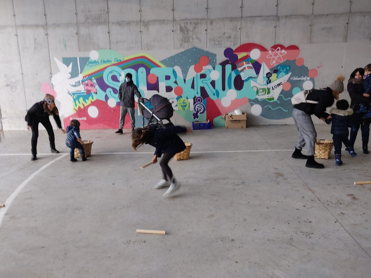 🏃🏽‍♀️🏃🏻‍♂️🏃🏽‍♀️🏃🏻‍♂️ Ze ondo pasatu genuen KORRIKA jaian!!

Lo pasamos genial en la fiesta de la KORRIKA 🏃🏽‍♀️🏃🏻‍♂️🏃🏽‍♀️🏃🏻‍♂️