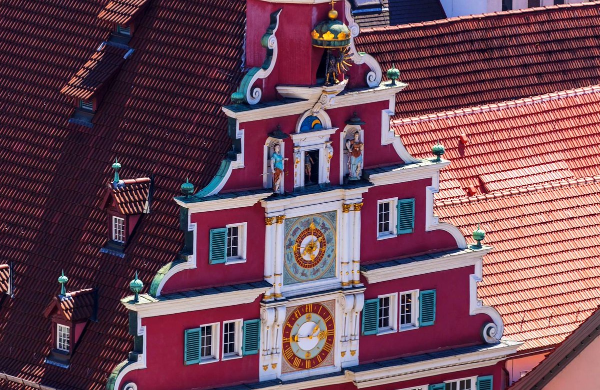 TomHalestone's tweet photo. The Old City Hall (Das alte Rathaus) in Esslingen

This building built originally in 1424 is the iconic building on Esslingens market square. The baroque-style facade with Germany’s oldest astrological clock was an update to the original building in the 1580s.Esslingen City Tours https://t.co/5ABzIzyGUH
